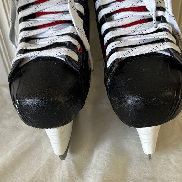 Bauer Vapor Black and Red Hockey Skates Size 10 - Picture 9 of 14